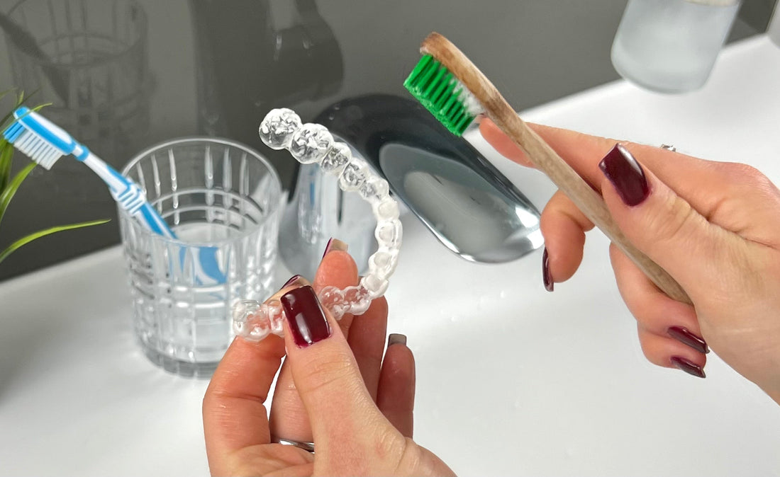 Zahnschiene reinigen: Welche Methode ist wirklich hygienisch? Sonic Smile Zahnschiene reinigen: Welche Methode ist wirklich hygienisch? Sonic Smile