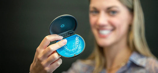 Aligner vs. Invisalign: Die falsche Wahl kann teuer werden